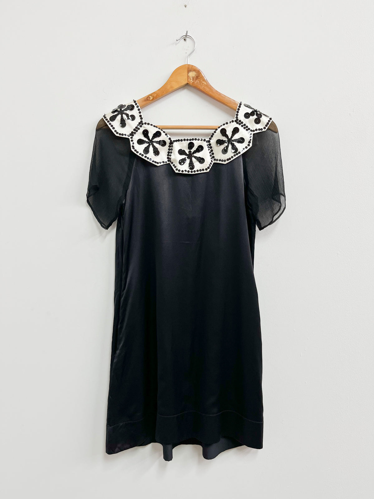 Vestido negro cuello blanco lentejuelas - Teatro - Talla S