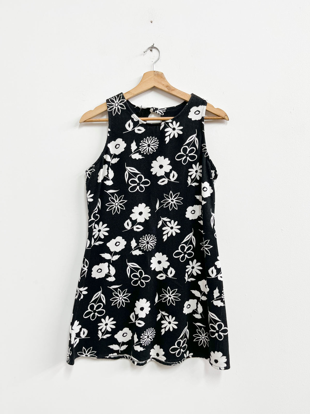 Vestido negro flores blancas - California Concepts - Talla S