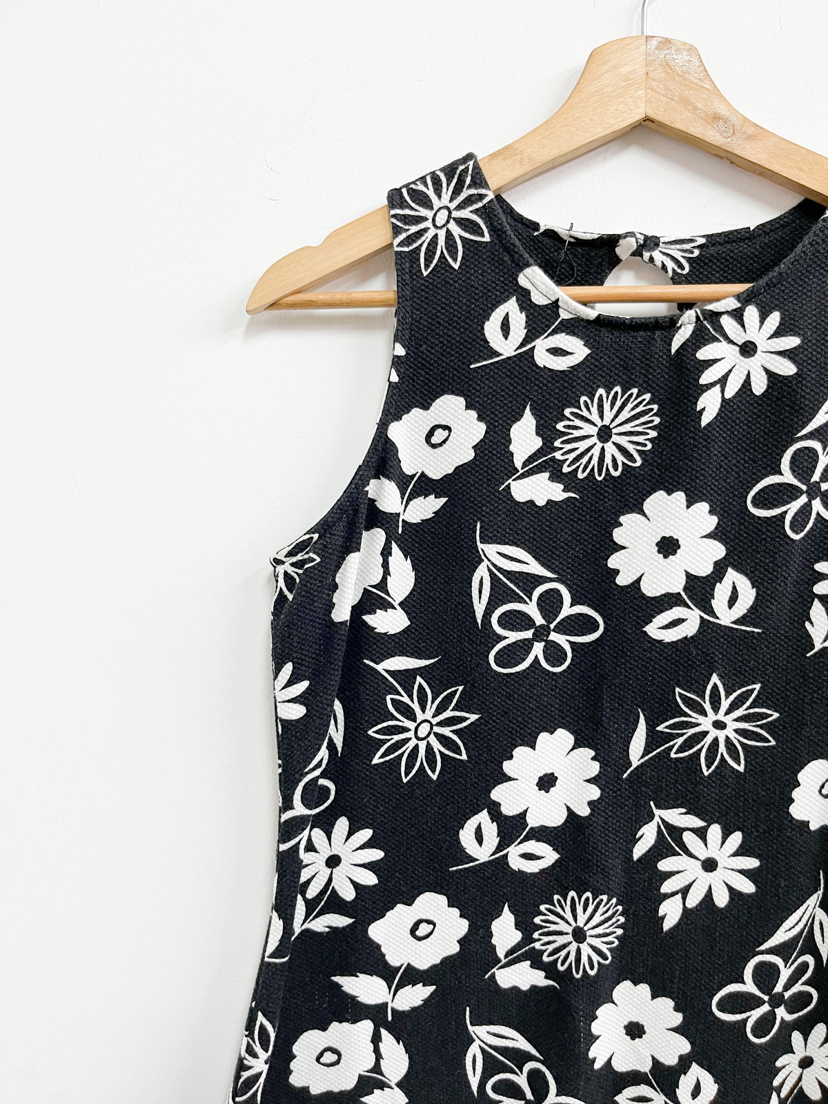 Vestido negro flores blancas - California Concepts - Talla S