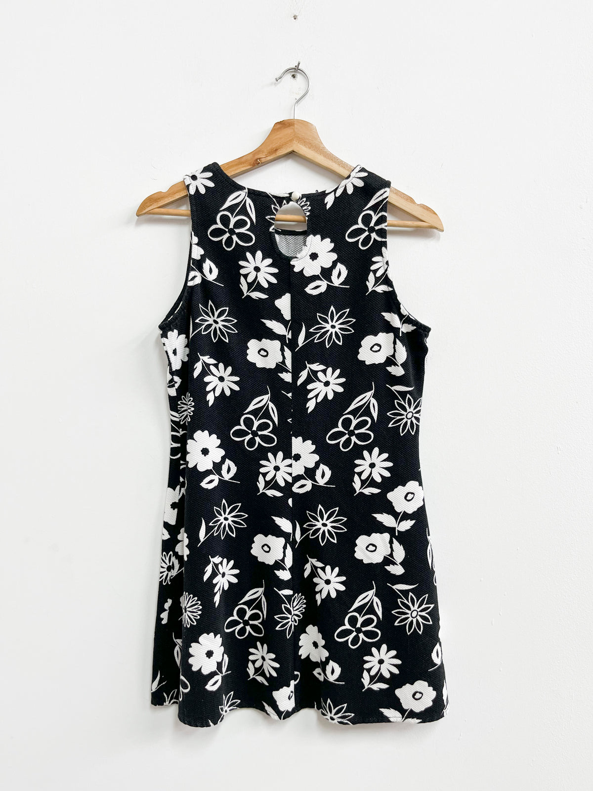 Vestido negro flores blancas - California Concepts - Talla S