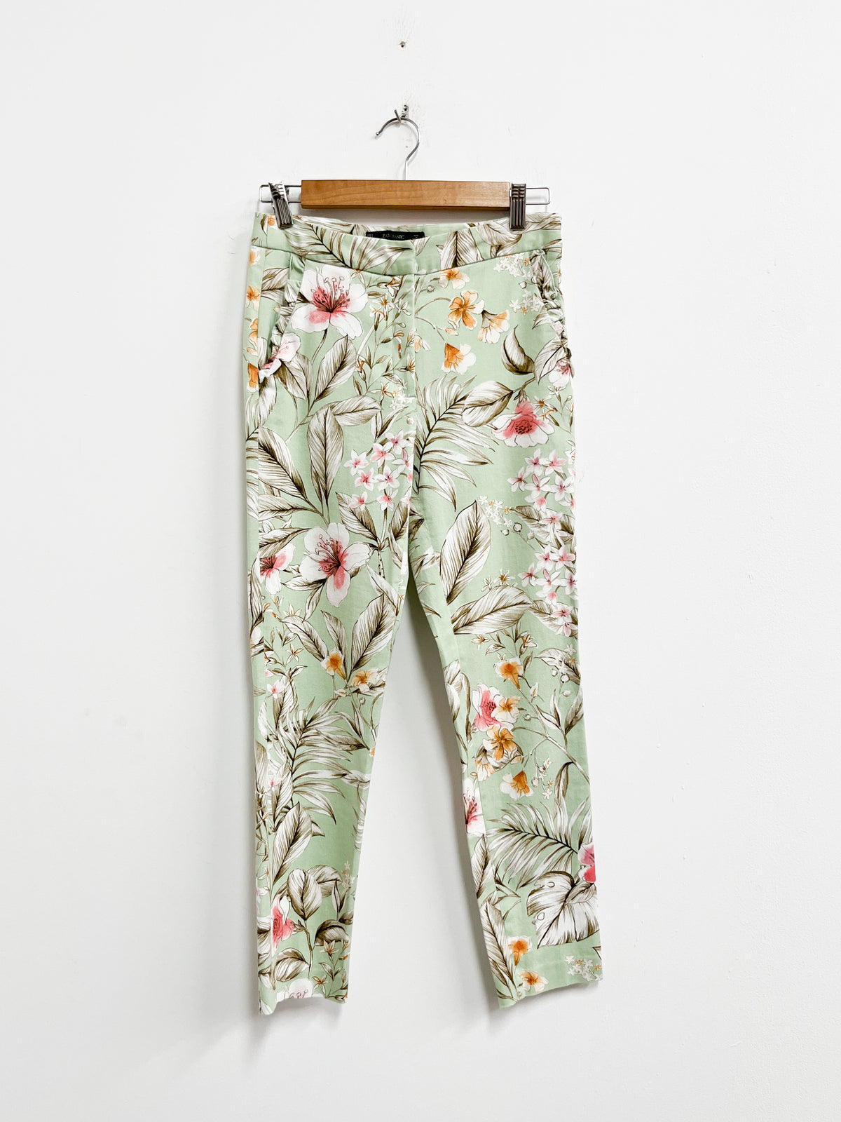 Pantalón verde estampado flores - Zara - Talla S