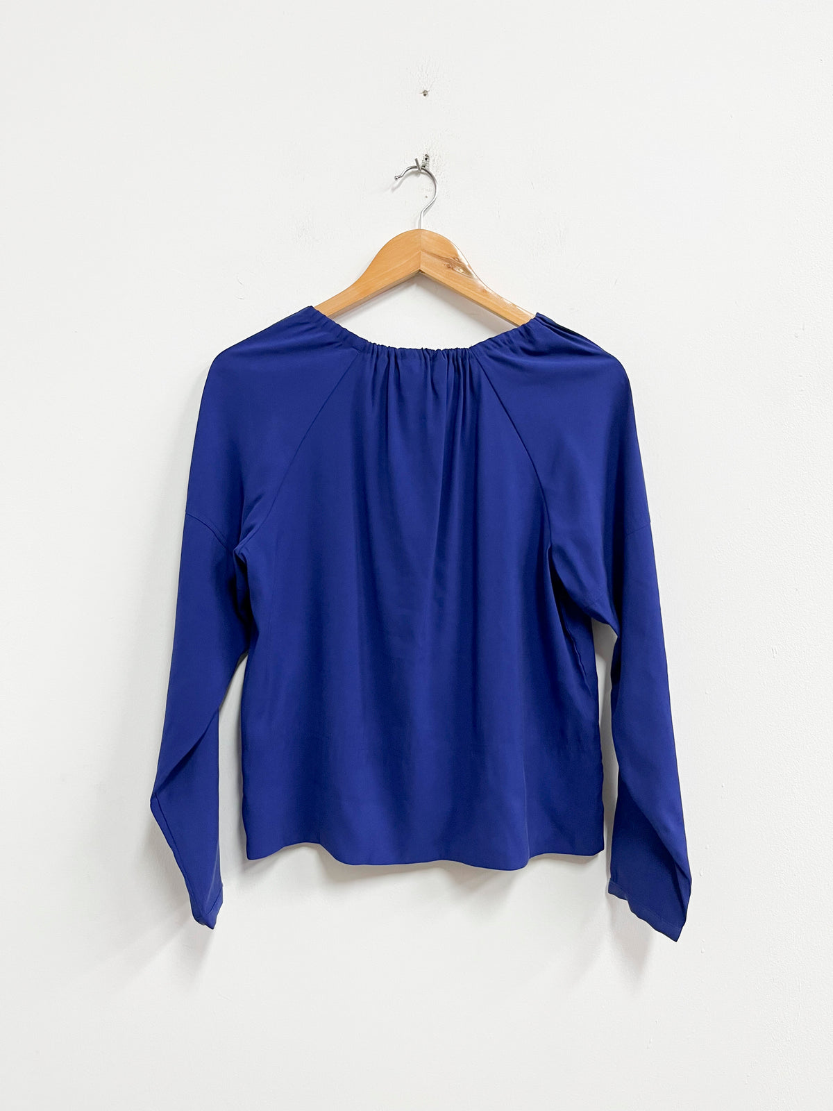 Blusa azul pita en el cuello - Banana Republic  - Talla S