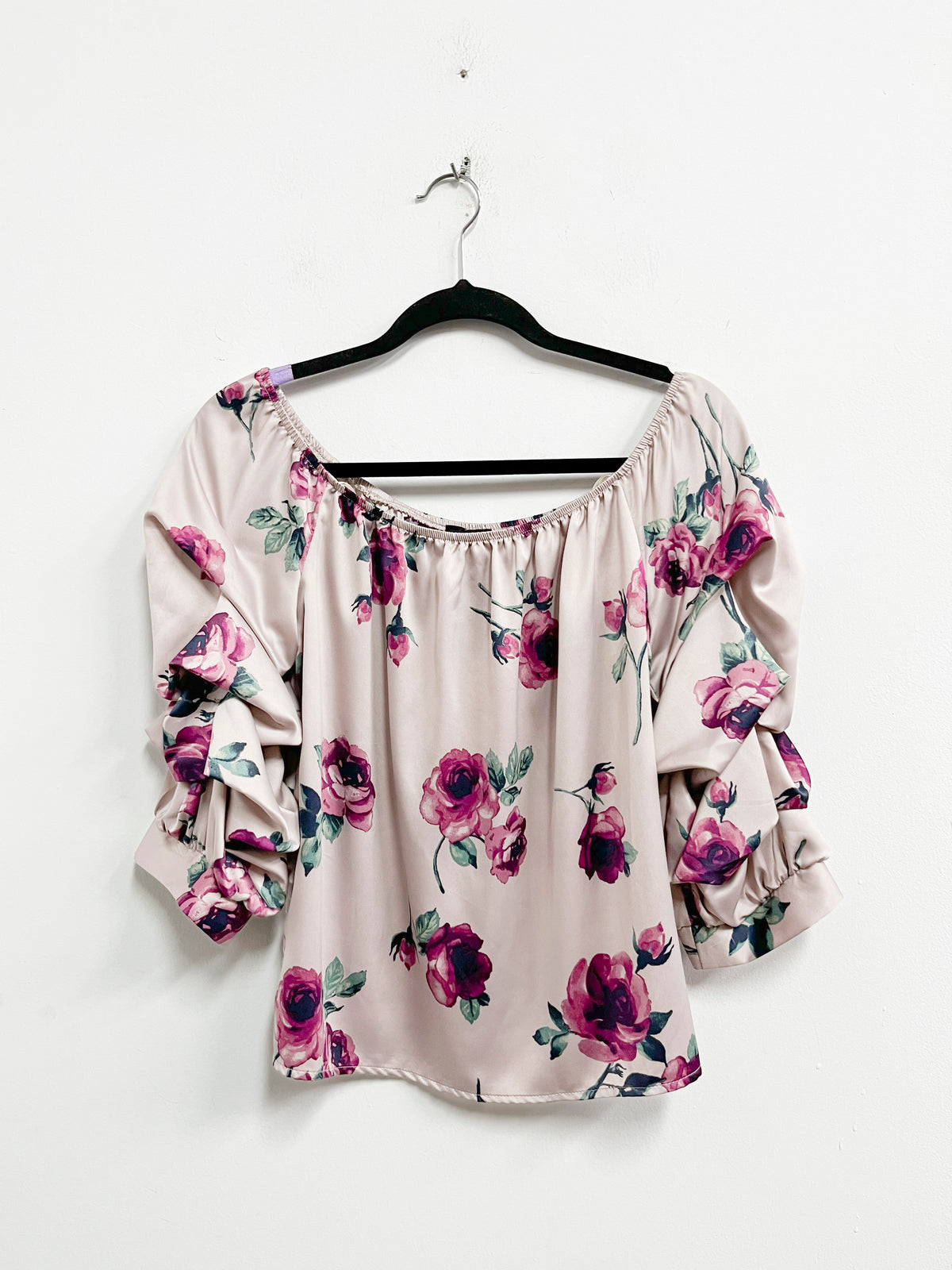 Blusa rosada con estampado de rosas - MilkHoney - Talla L