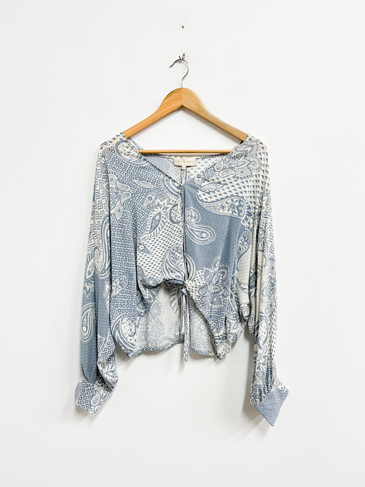 Blusa crop estampado gris y blanco - Thea Studio - Talla M