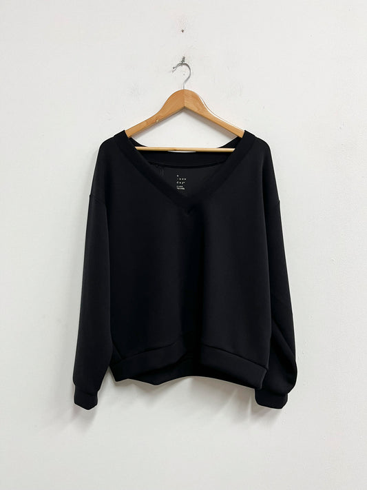 Polera negra cuello V - A New Day - Talla XL