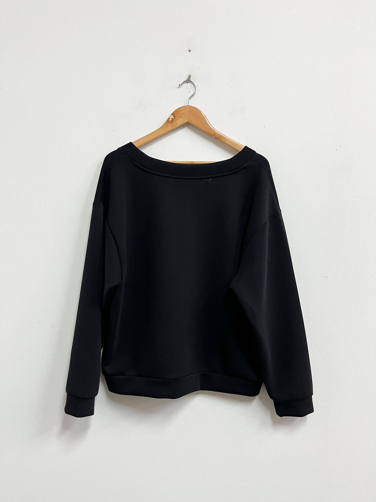 Polera negra cuello V - A New Day - Talla XL