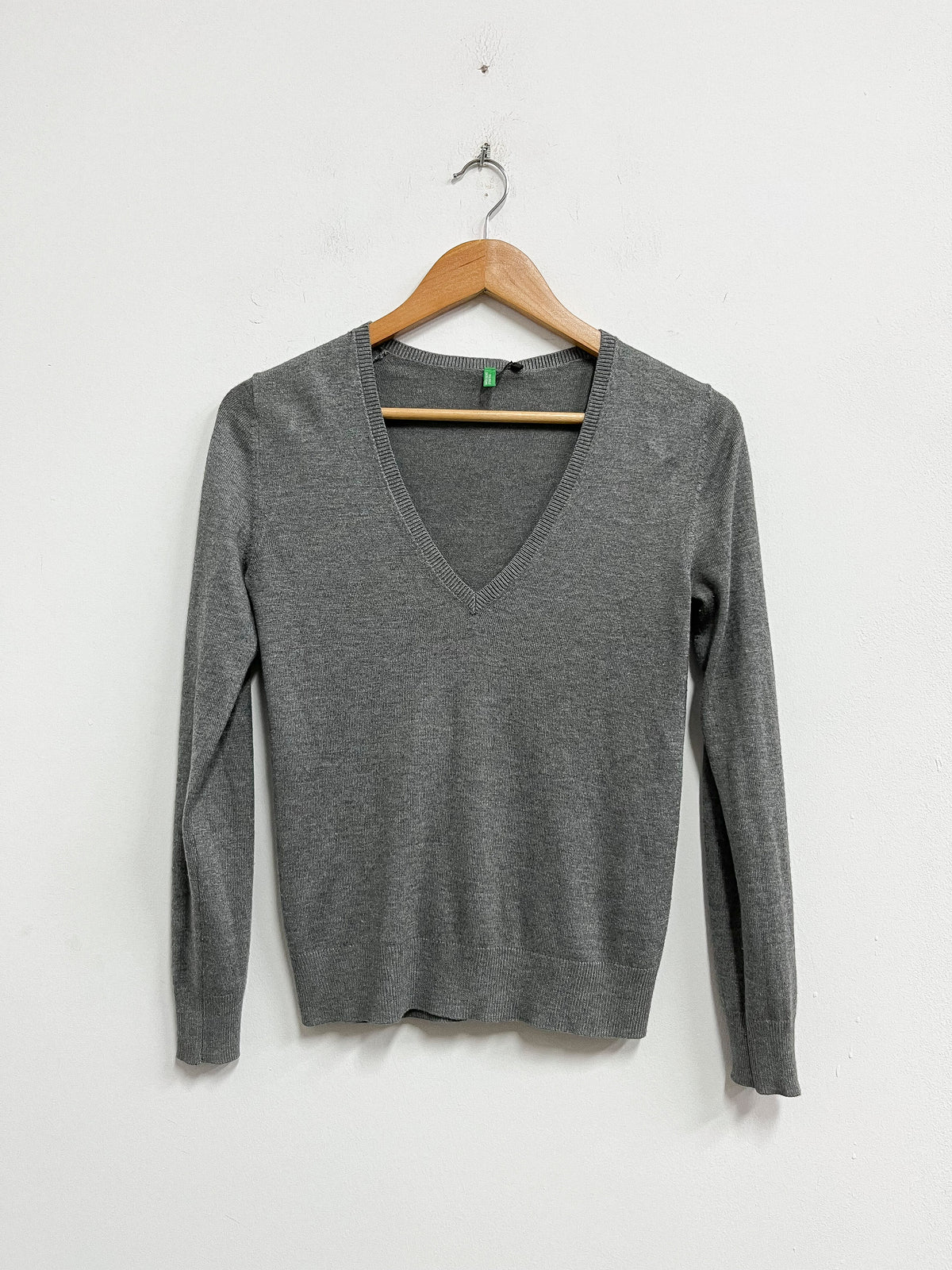 Chompa ploma cuello V - Benneton - Talla XS