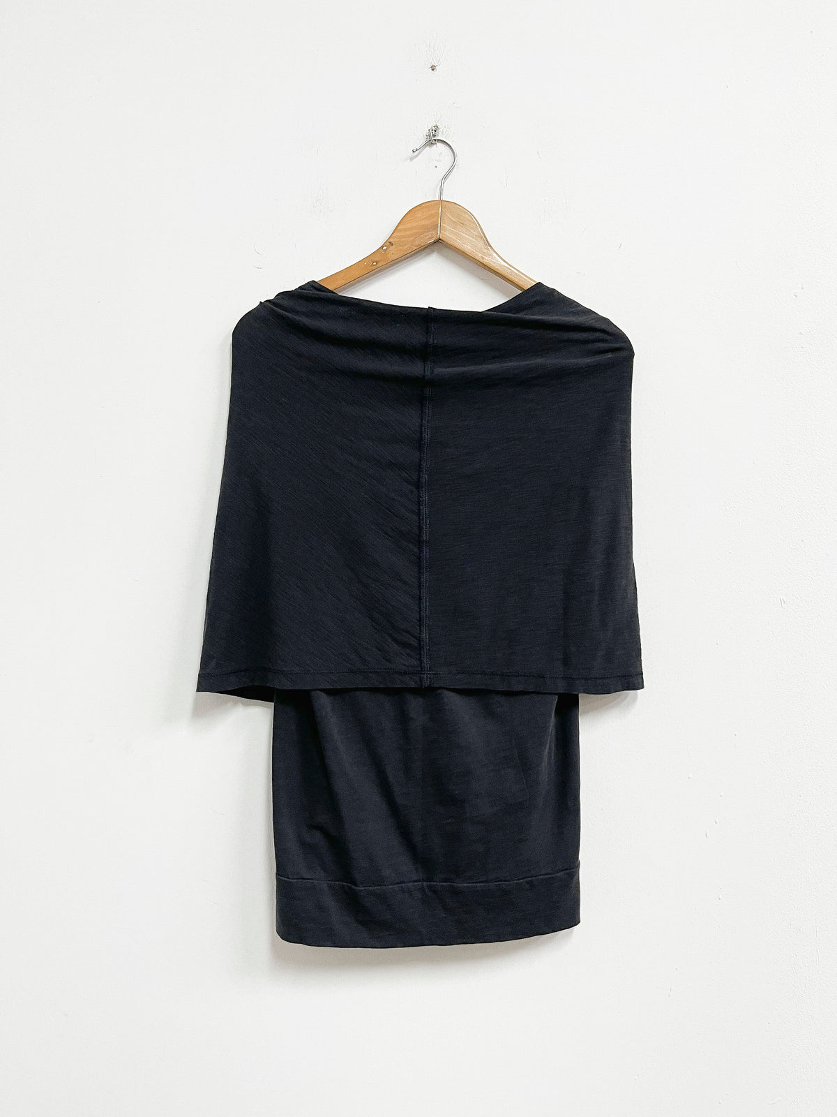 Blusa negra con capa - Lucy - Talla M