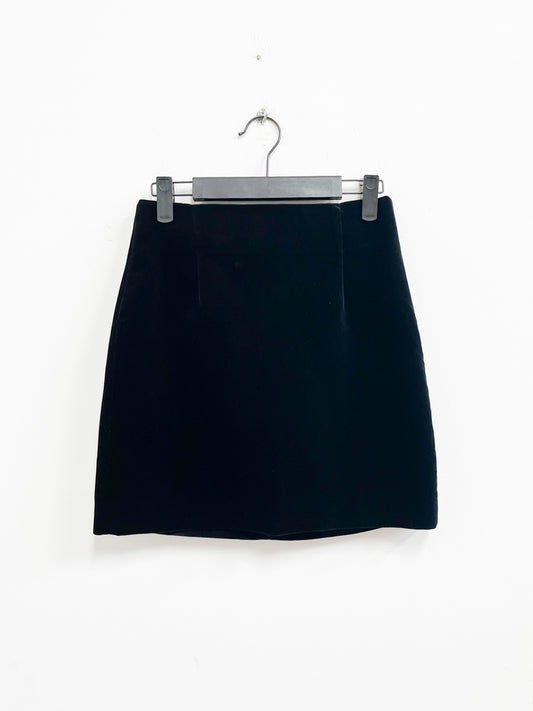 Mini falda negra de terciopelo - Zara - Talla XS