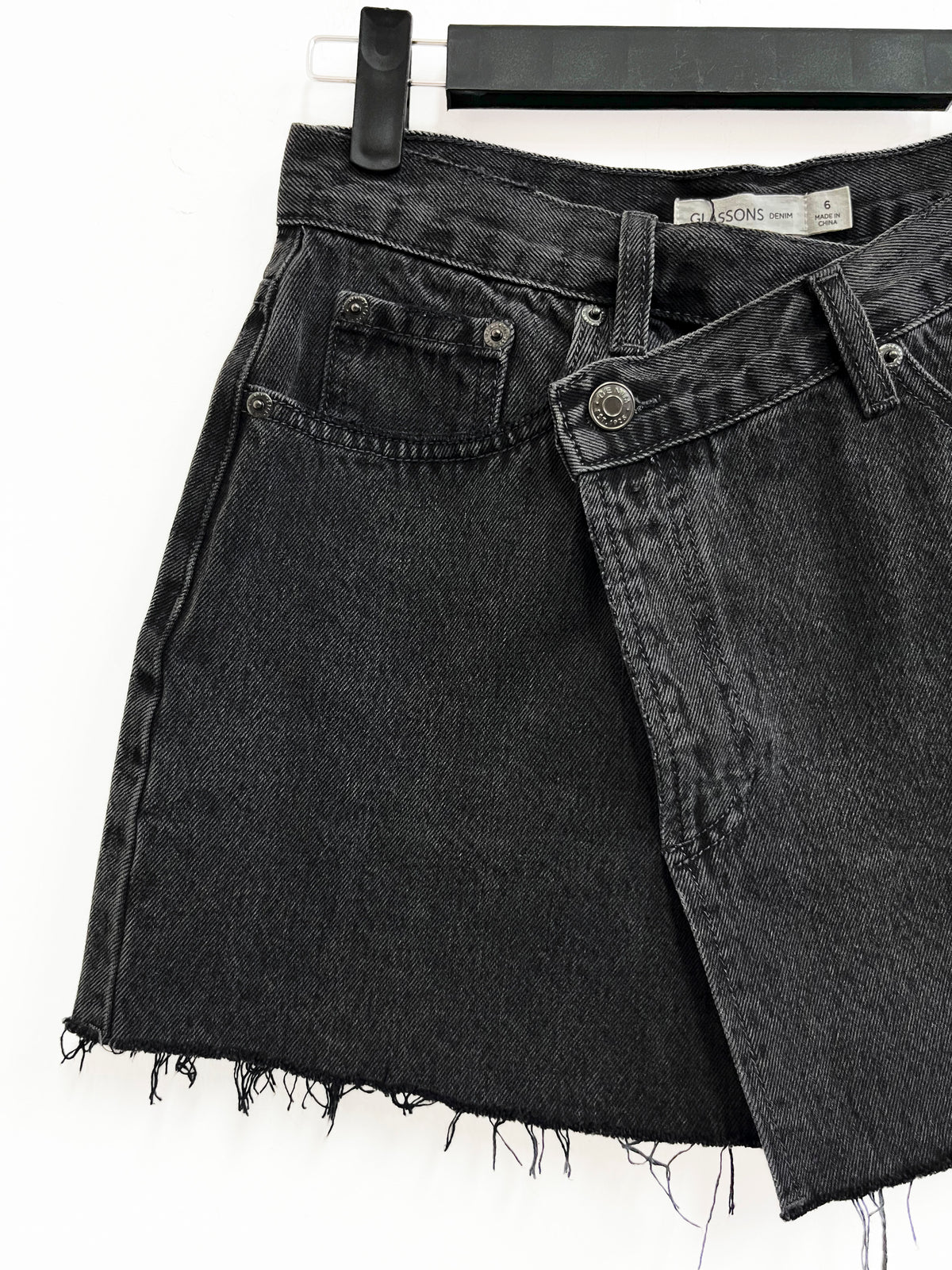 Mini falda cruzada denim negra - Glassons - Talla S