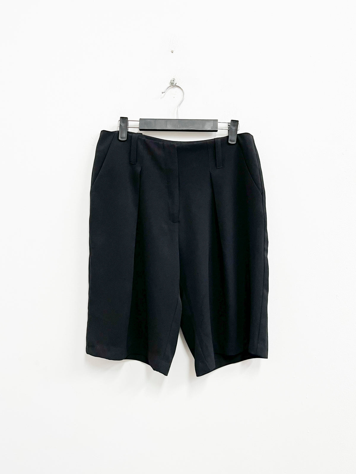 Short bermuda negra con pinzas - Lesém - Talla S