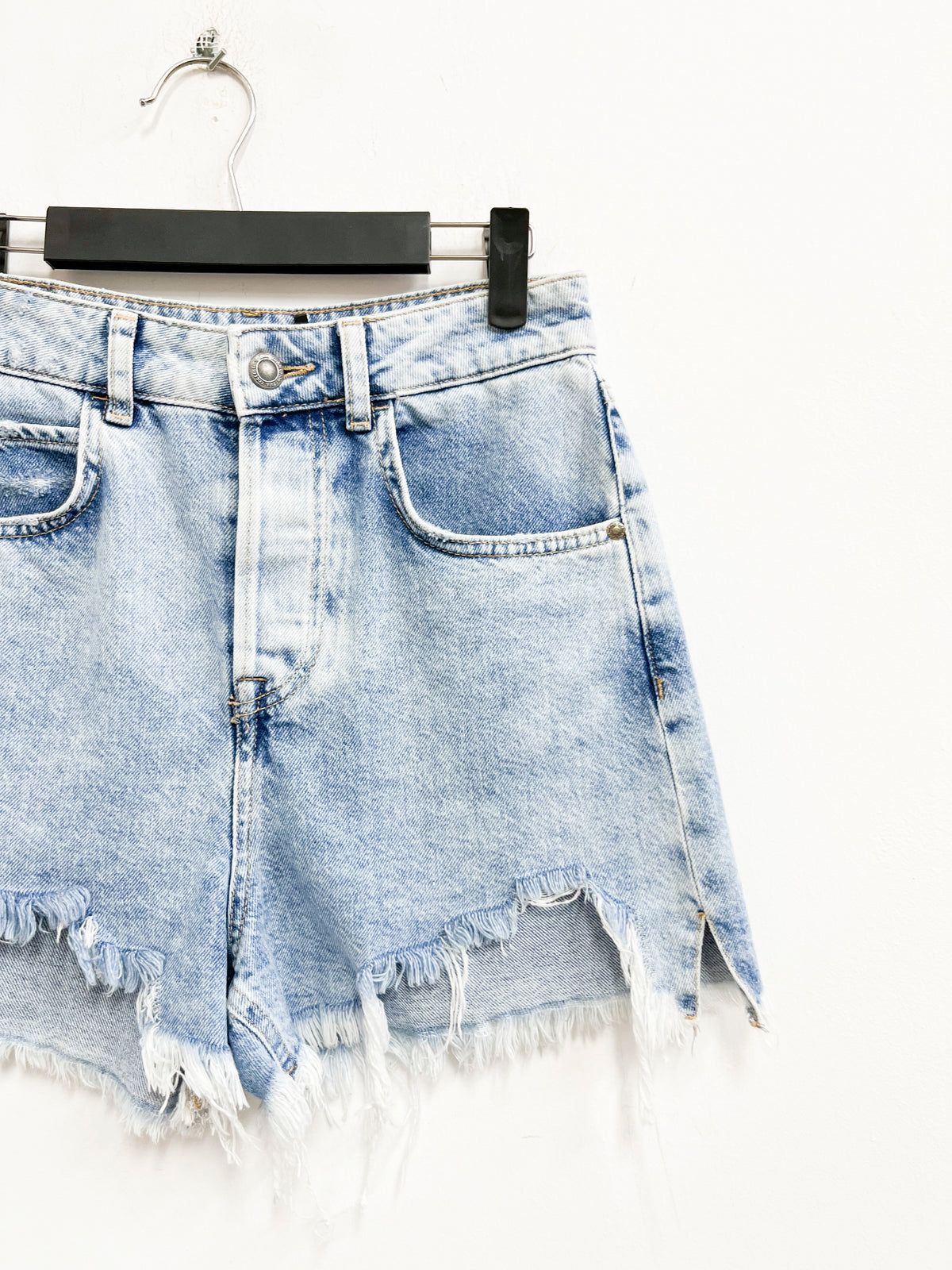 Short denim claro basta descosida - Zara - Talla 36