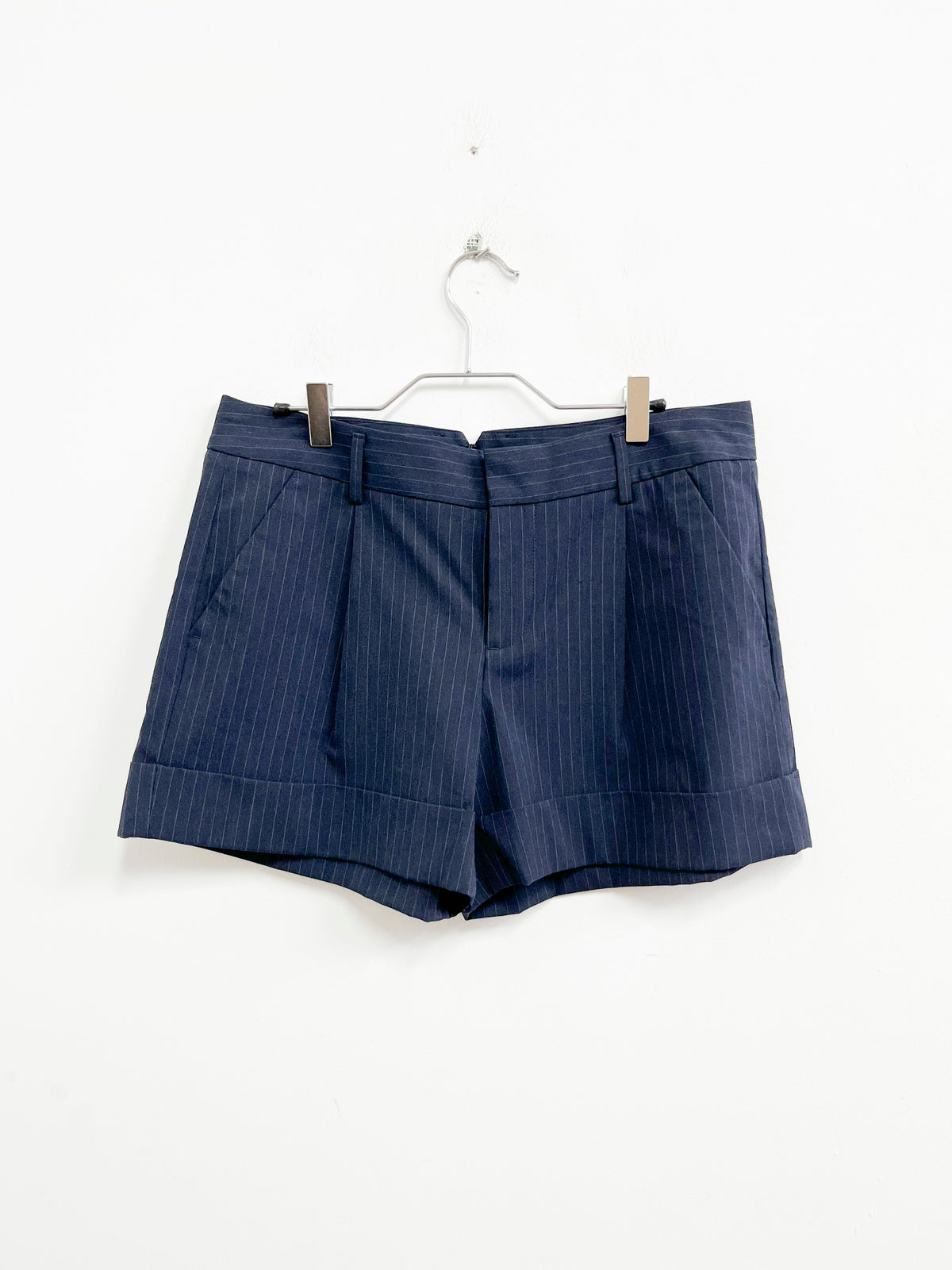 Short azul oscuro líneas blancas - Gap - Talla S