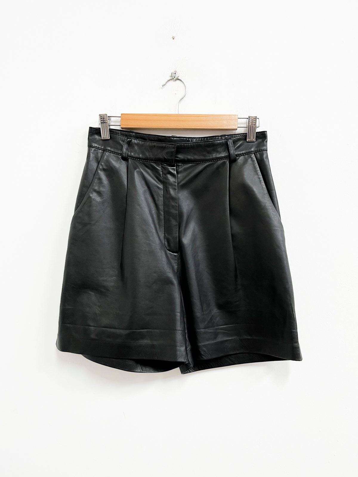 Short de cuero negro y pinzas - Mango - Talla 36