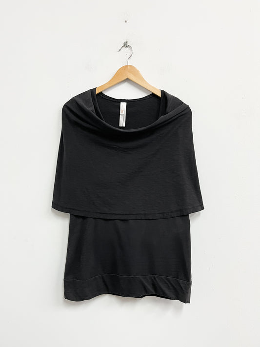 Blusa negra con capa - Lucy - Talla M