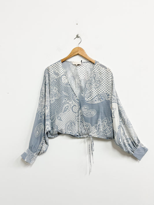 Blusa crop estampado gris y blanco - Thea Studio - Talla M