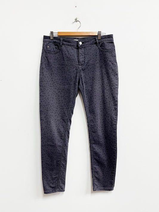Jean plomo con flores - Corte Fiel - Talla 42