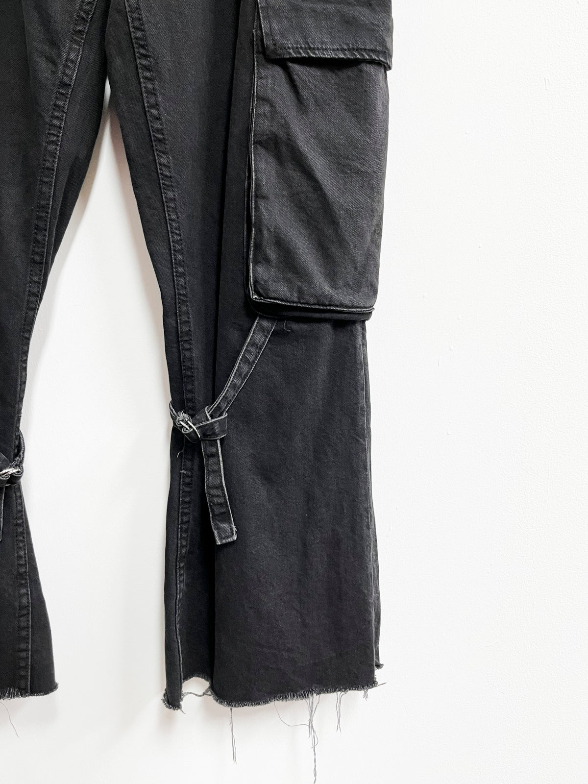 Jean negro cargo - Zara - Talla 42