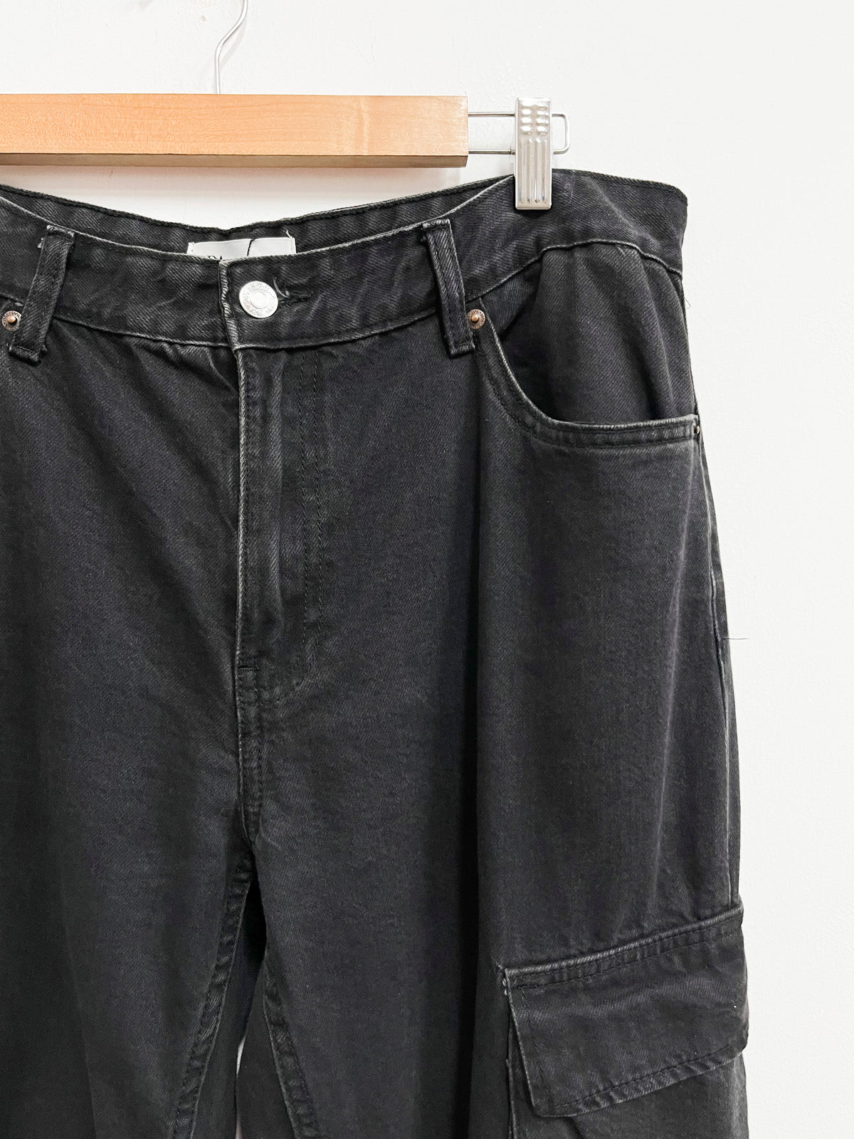 Jean negro cargo - Zara - Talla 42