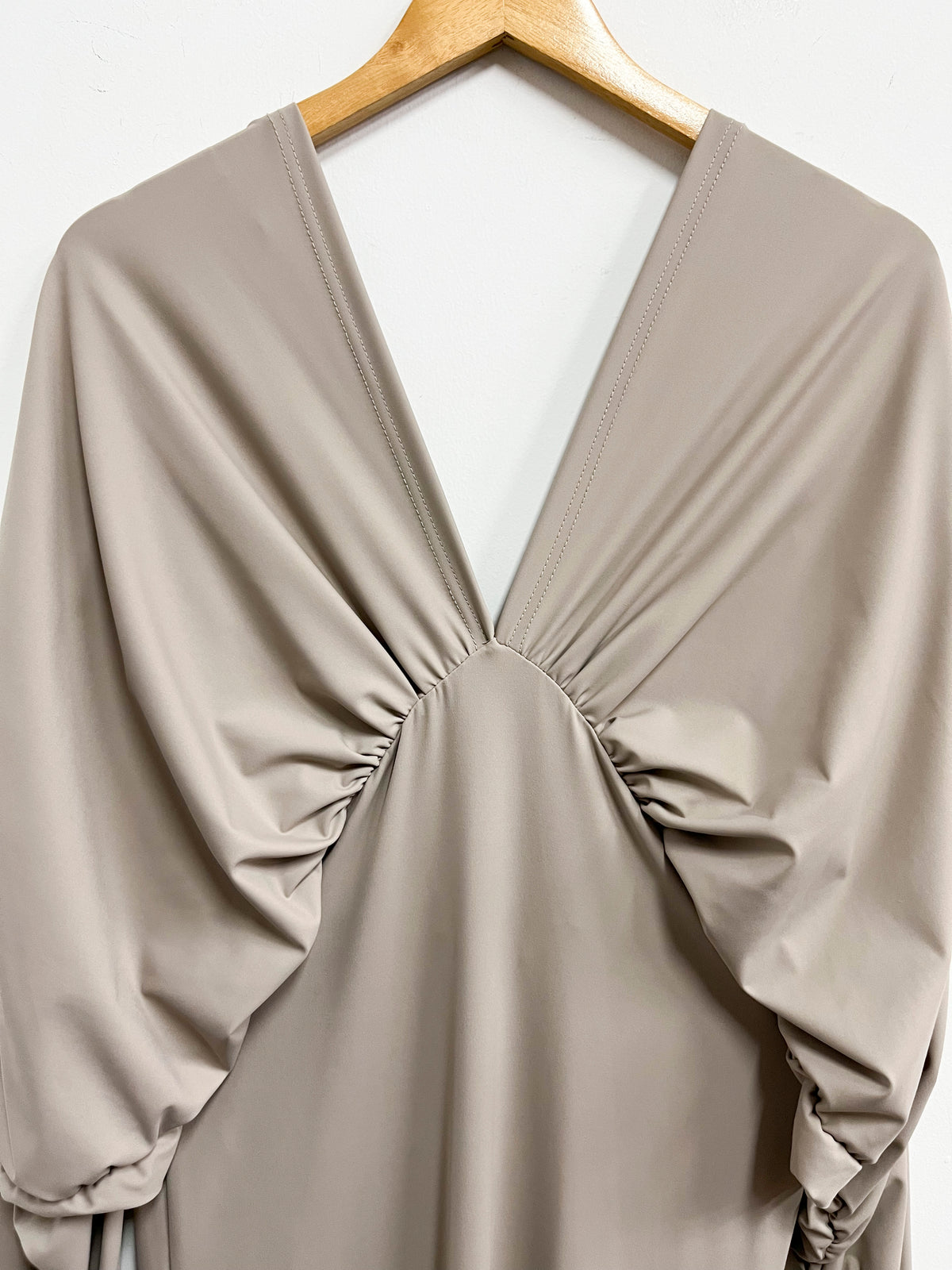 Vestido largo beige oscuro mangas abullonadas - Talla S