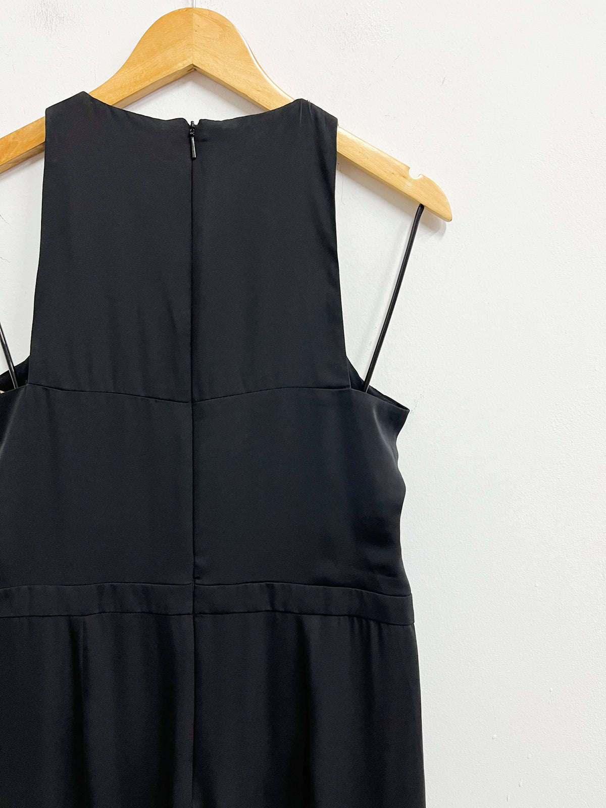 Enterizo negro con dorado en escote - Mango - Talla M
