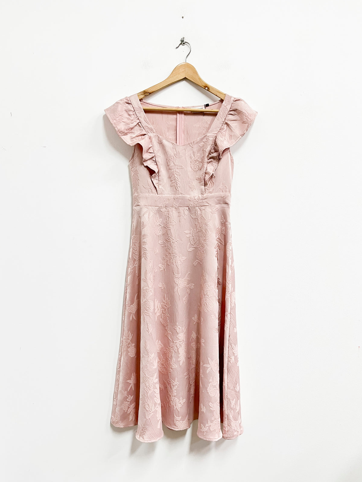 Vestido midi palo rosa con flores bordadas - Bellayvale - Talla S