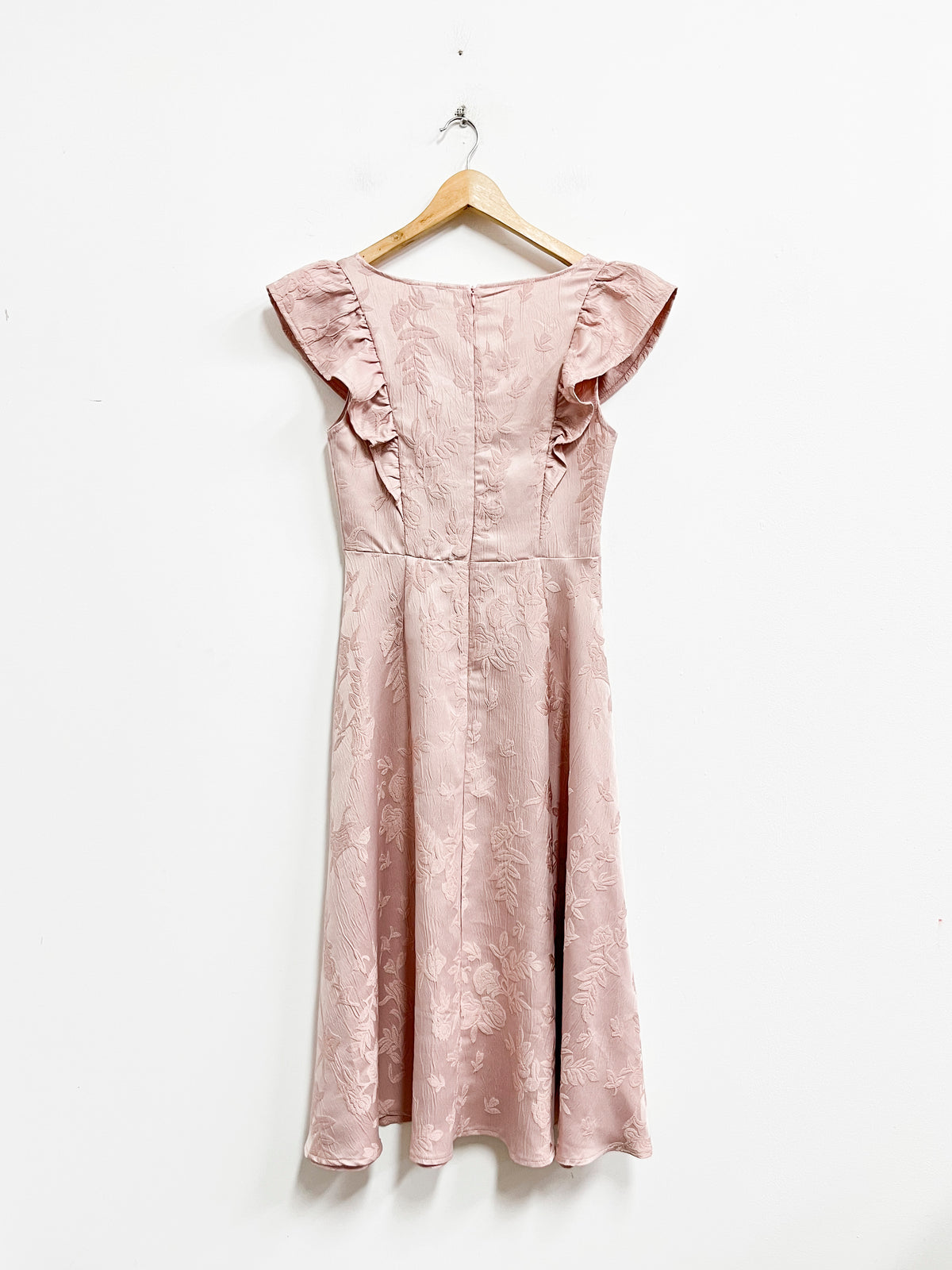 Vestido midi palo rosa con flores bordadas - Bellayvale - Talla S