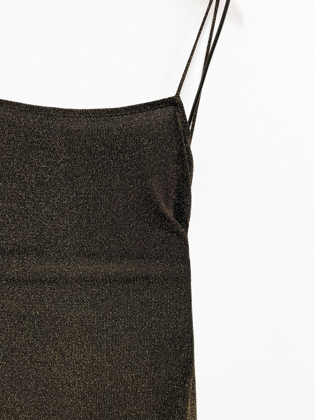 Vestido negro con brillos dorados - Reformation - Talla S