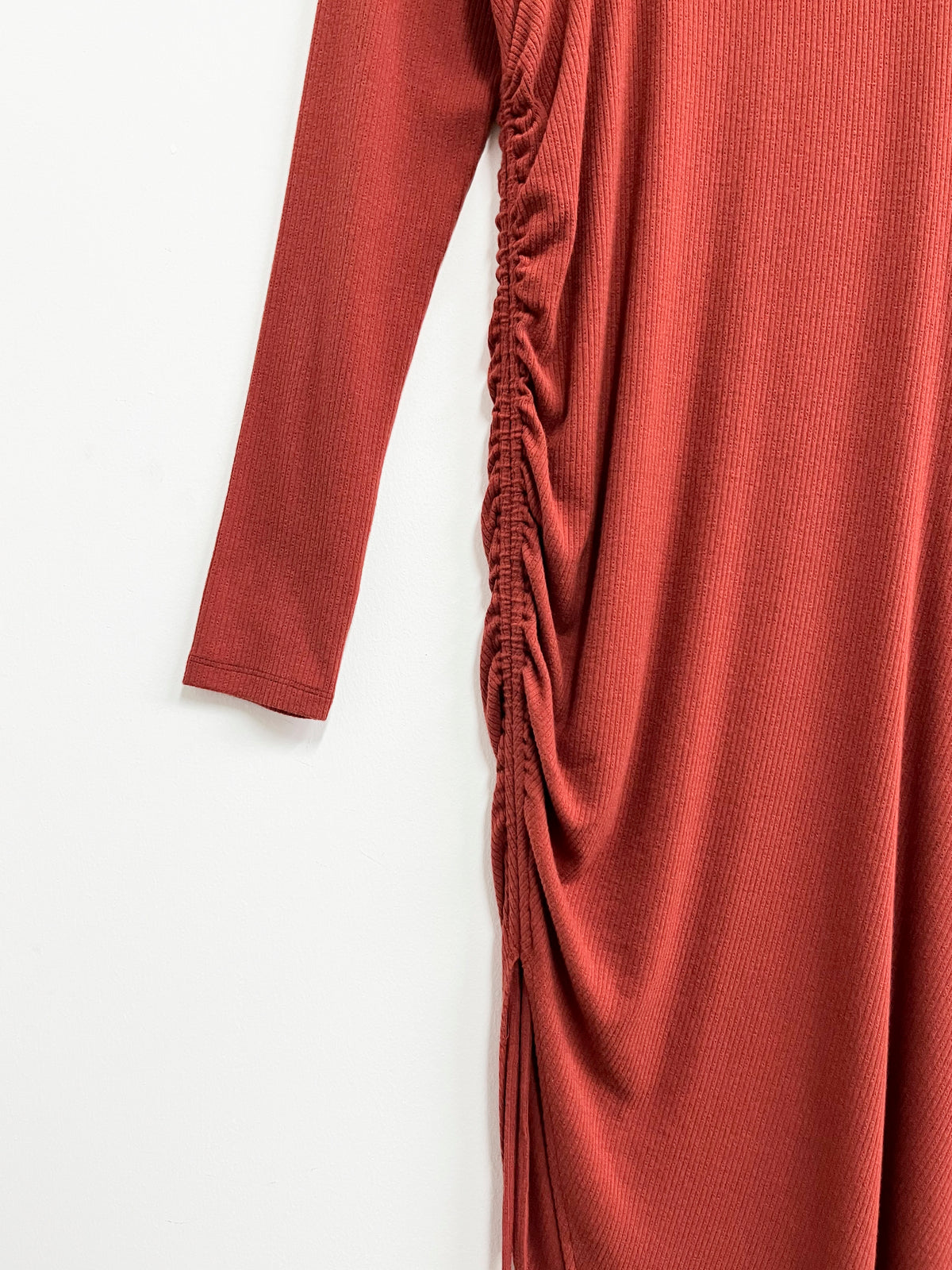 Vestido midi manga larga ajuste lateral - Now - Talla M
