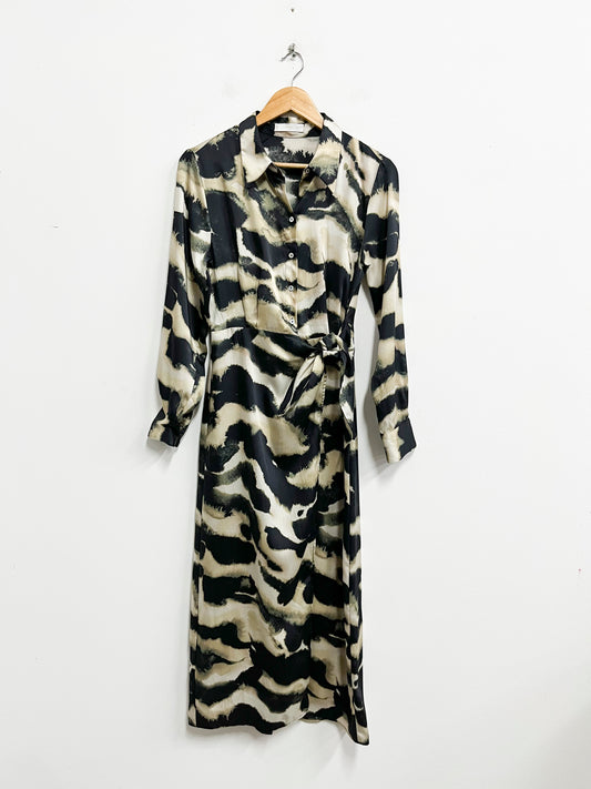 Vestido estampado midi tonos beige y negro - Mango - Talla S