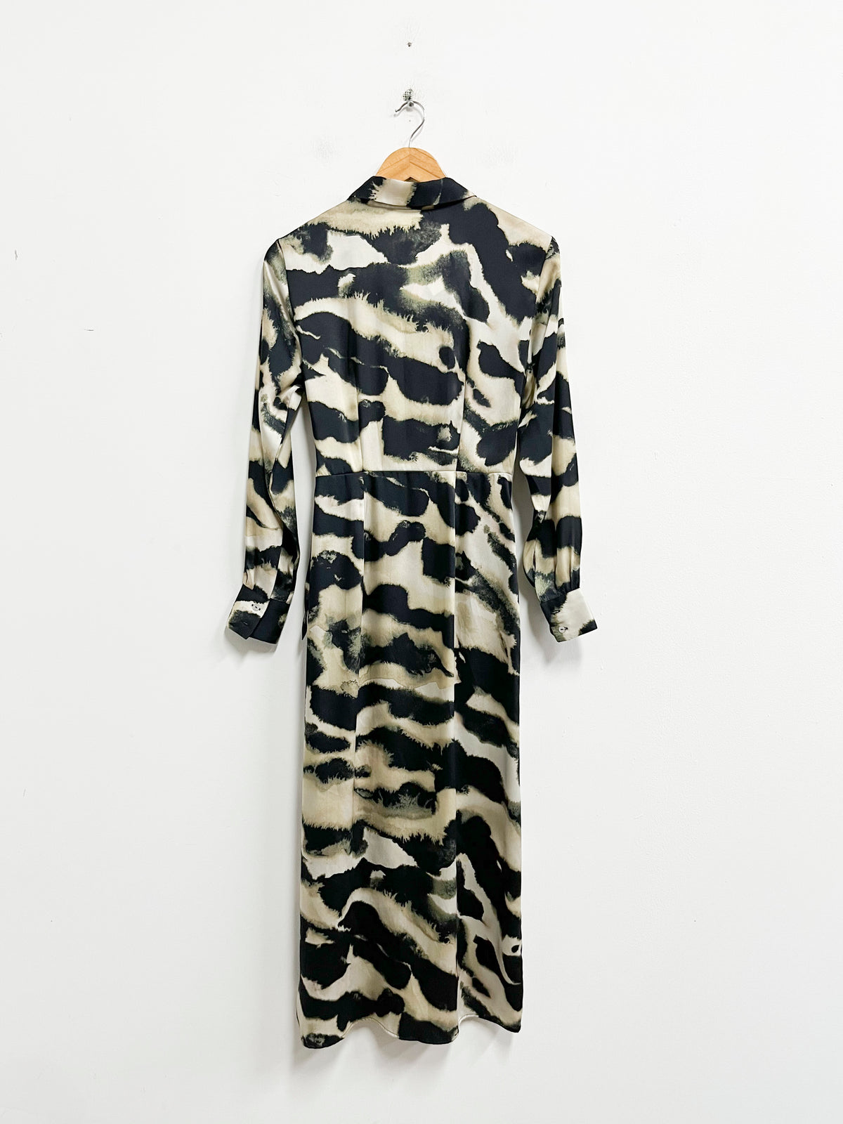 Vestido estampado midi tonos beige y negro - Mango - Talla S