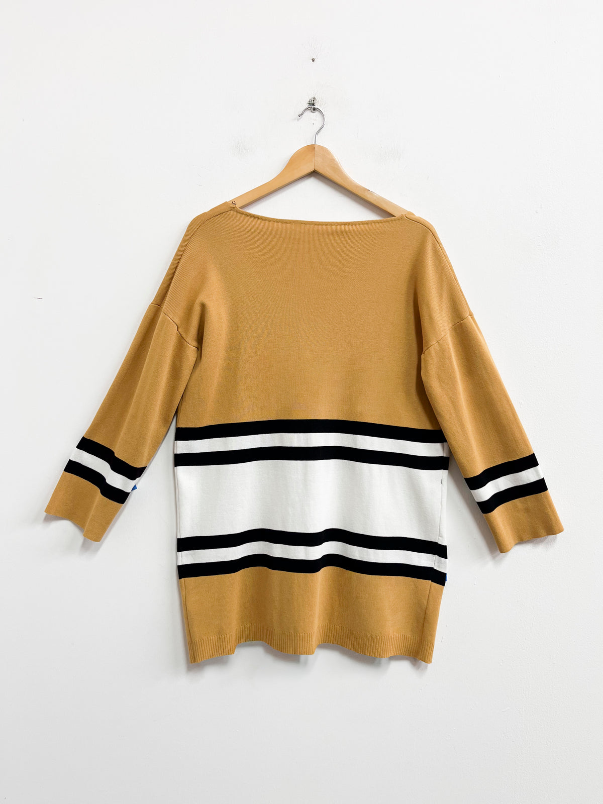 Chompa marron blanca con negro - Talla L