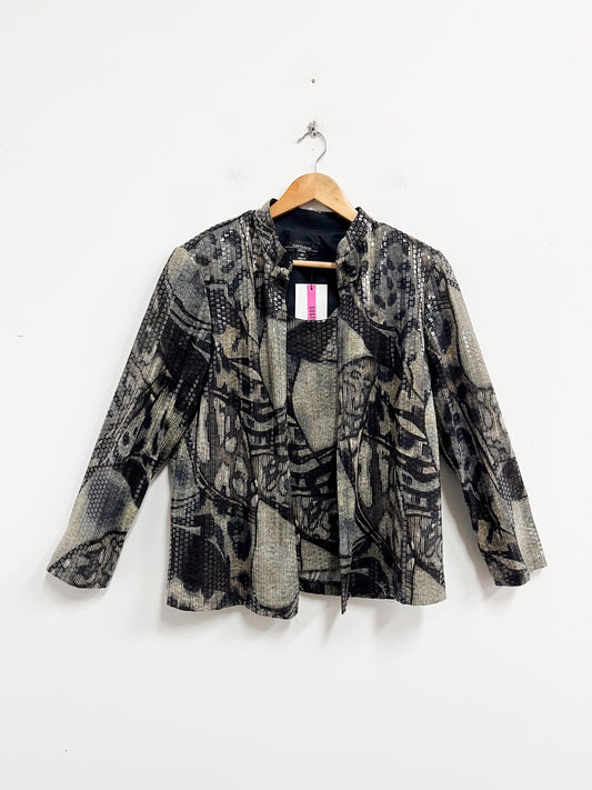 Blusa con capa estampada tonos negros - R&M Richards - Talla 12P