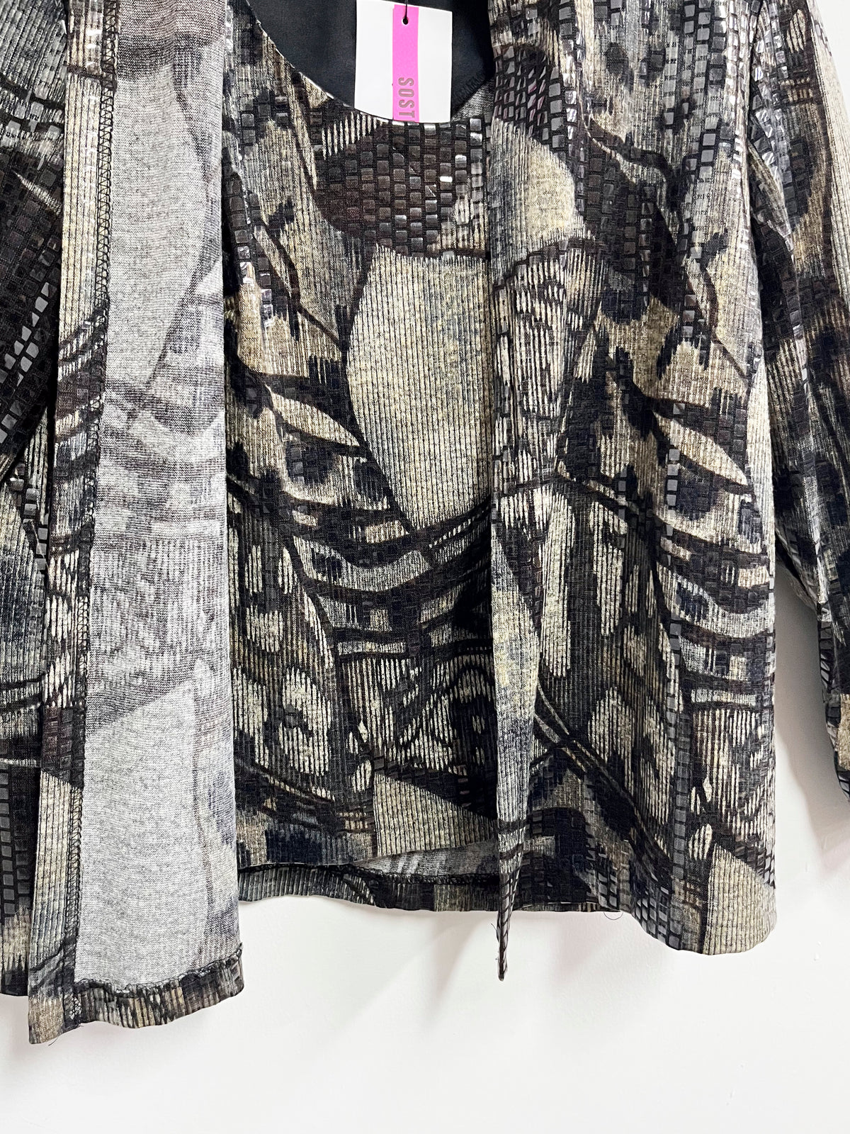 Blusa con capa estampada tonos negros - R&M Richards - Talla 12P
