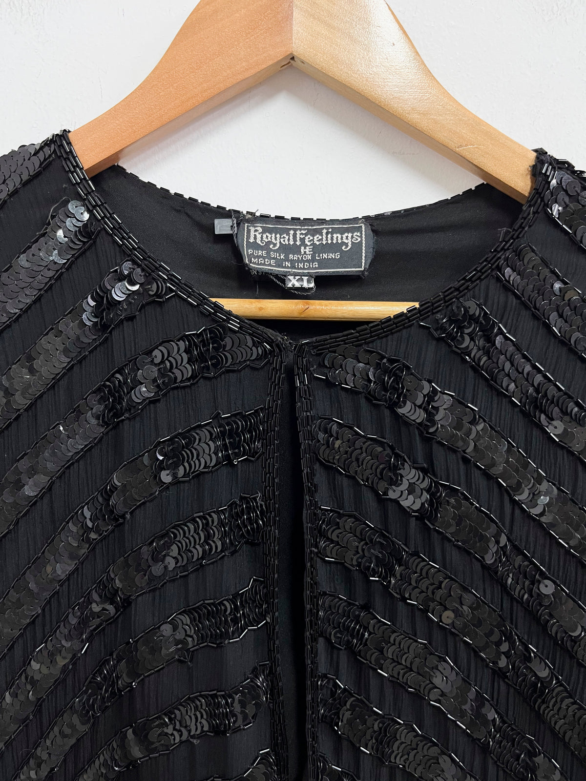 Capa negra seda y lentejuelas - Royal Feelings - Talla XL
