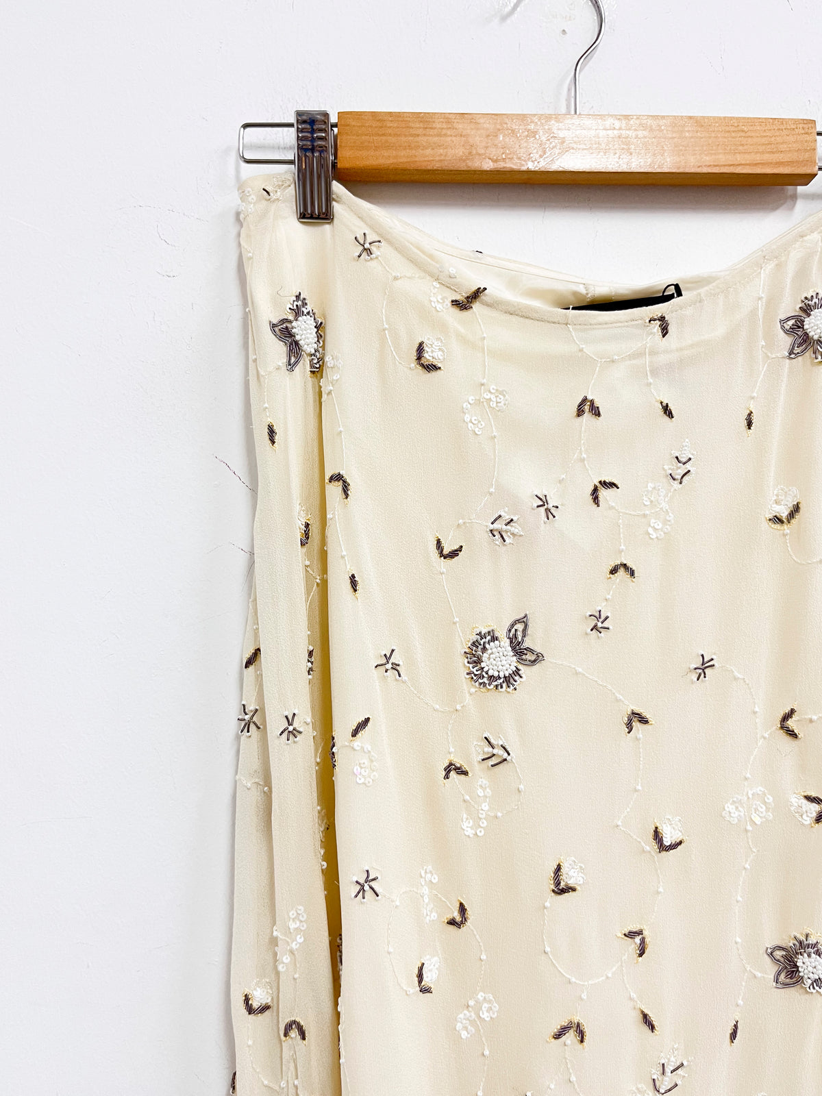 Falda de seda crema con mostacillas - Teri Jon - Talla M