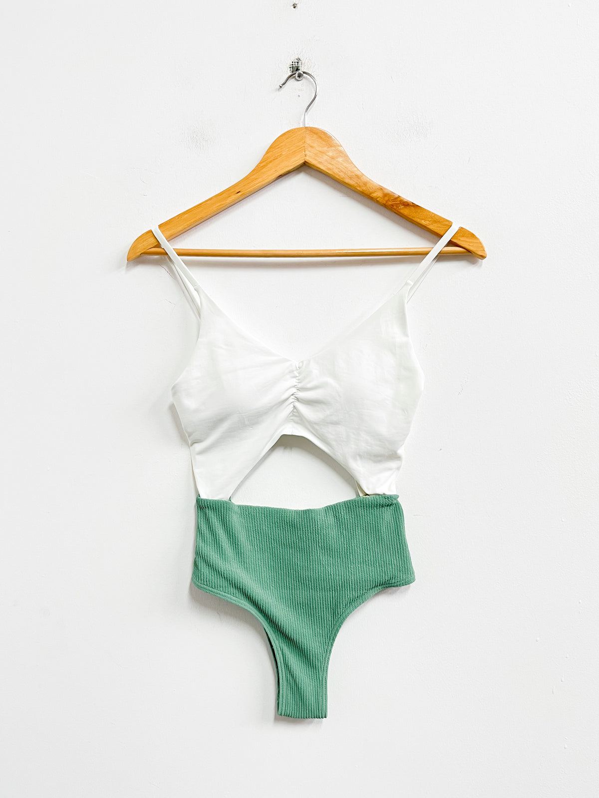Ropa de baño verde con blanca - Blue Kiss - Talla S