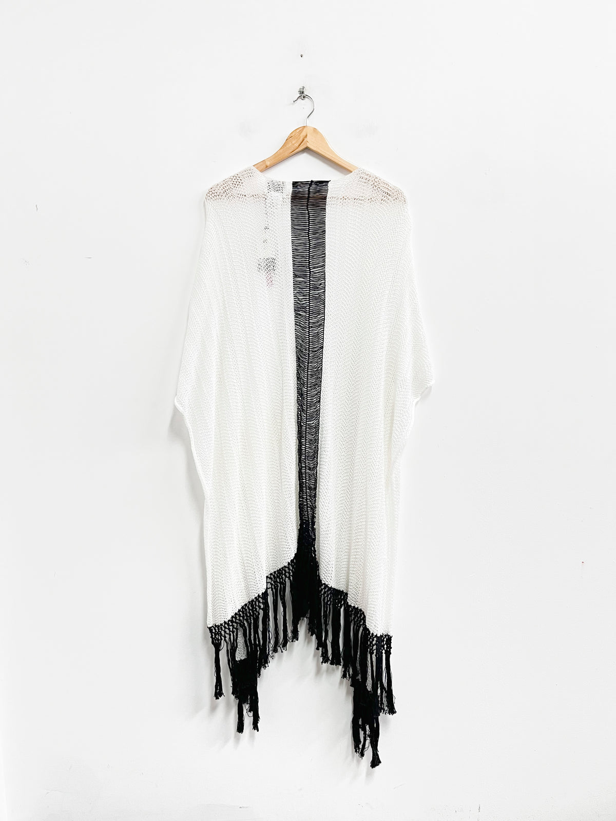 Poncho algodon pima blanco con negro - Kila - Talla M