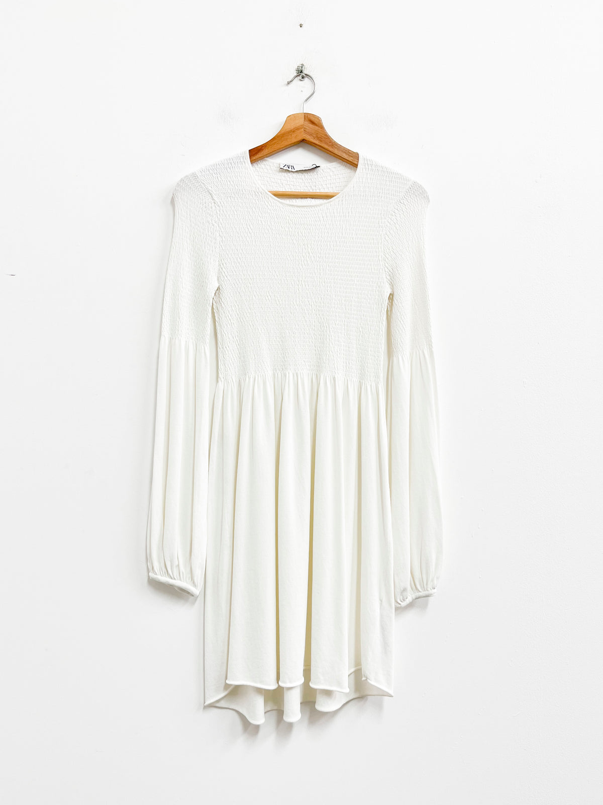 Vestido corto blanco panel de abeja en el pecho - Zara - Talla S