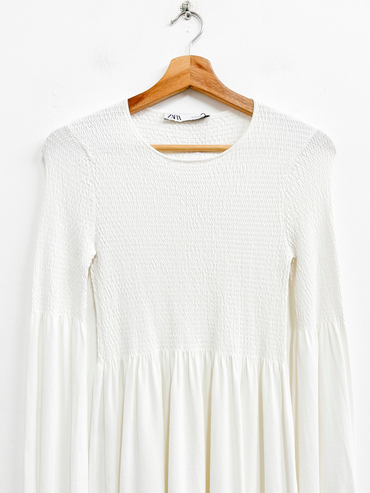 Vestido corto blanco panel de abeja en el pecho - Zara - Talla S