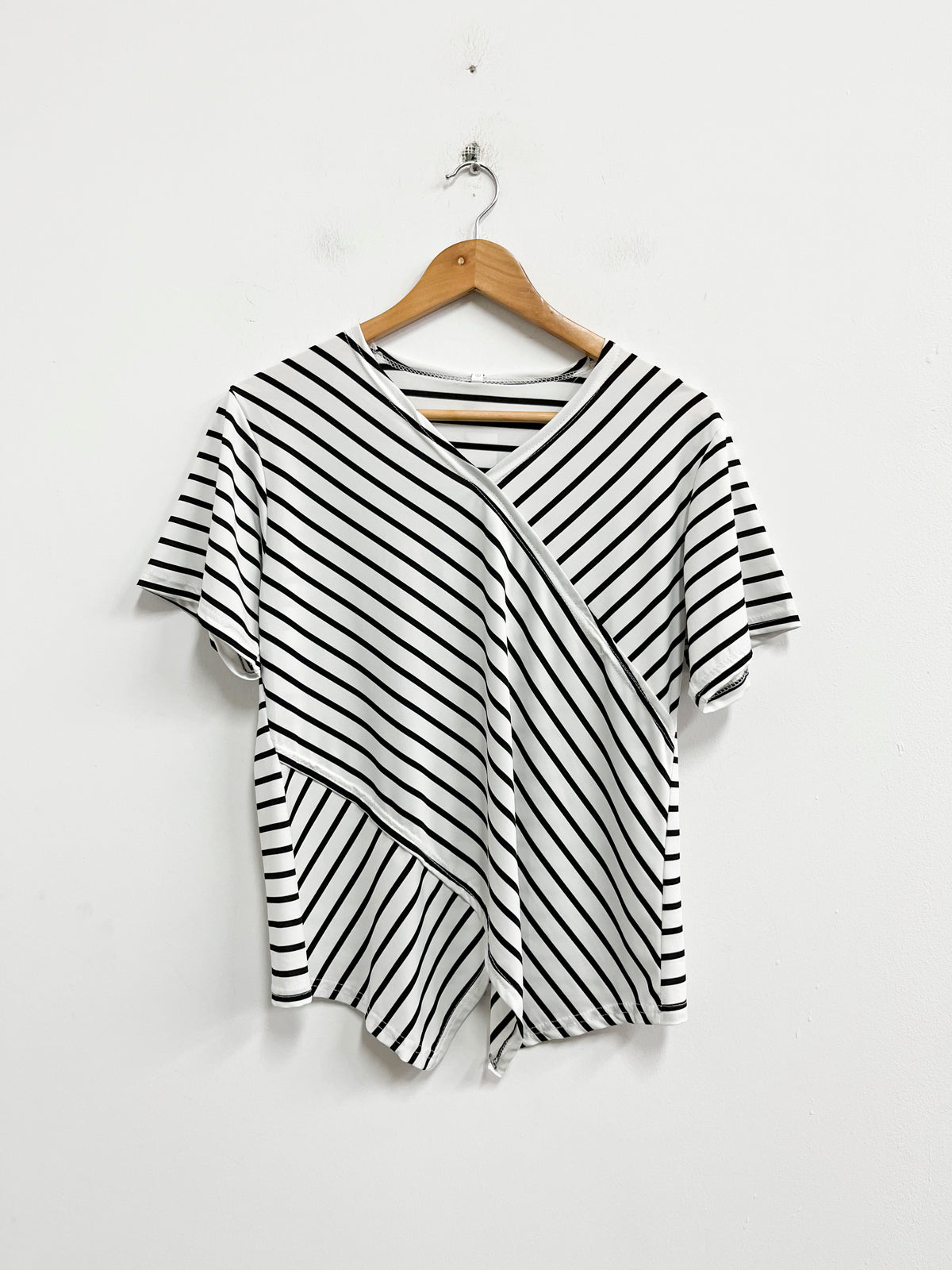 Blusa blanca rayas y líneas negras - Talla XL