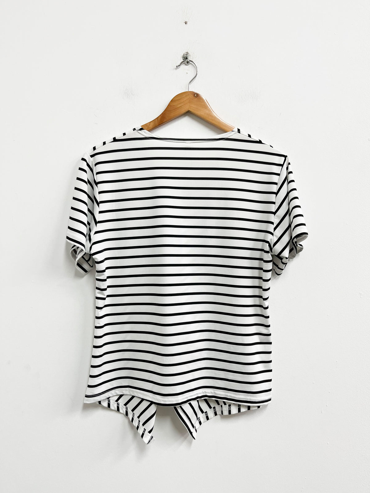 Blusa blanca rayas y líneas negras - Talla XL