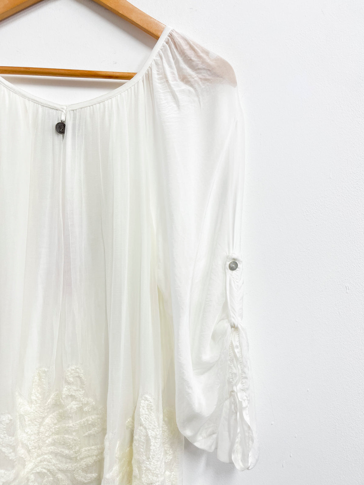 Blusa blanca de seda con bordados - Le Marais - Talla M