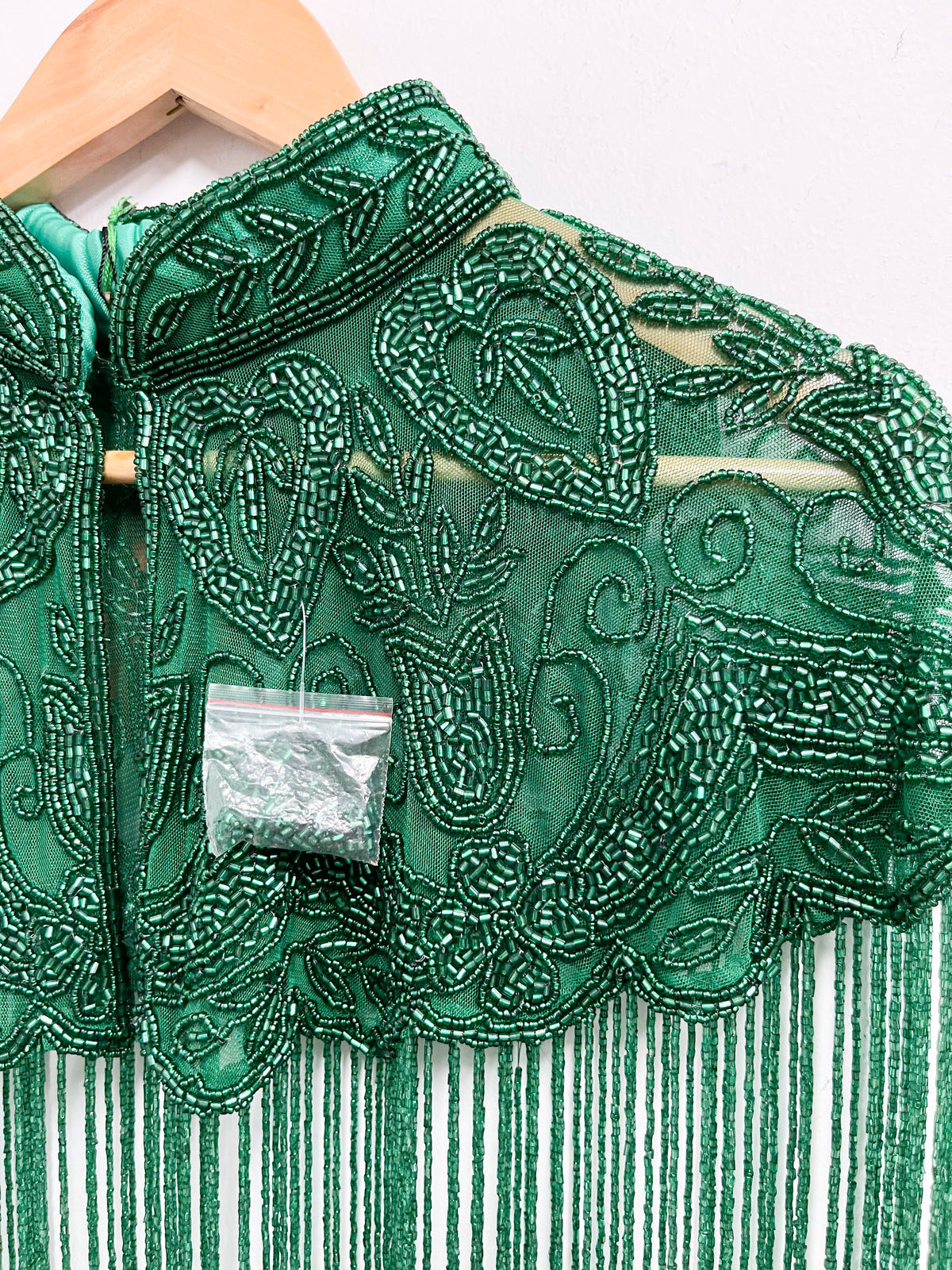 Capa verde de mostacillas - Kus Kus Kaftans - Talla M
