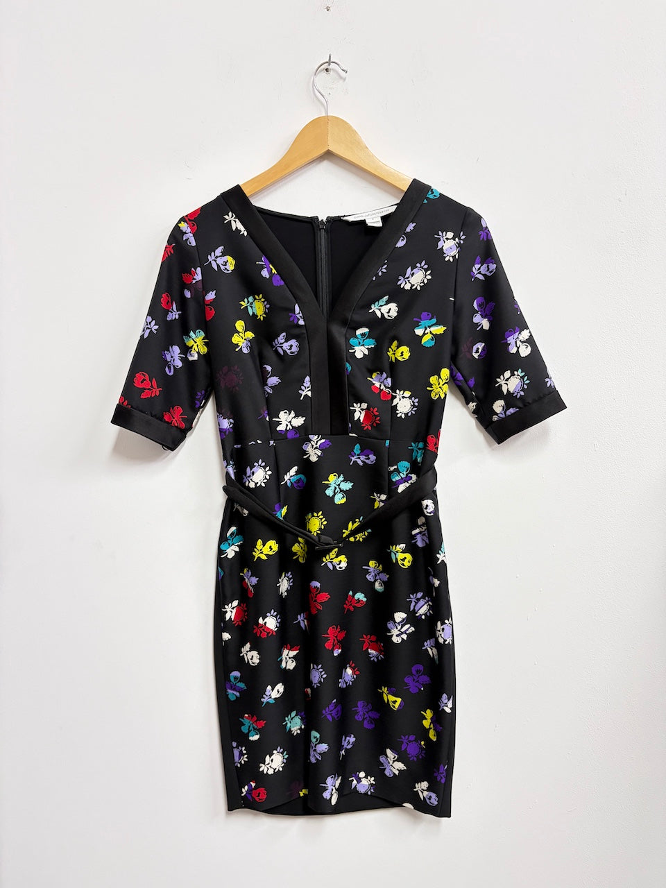 Vestido negro corto con flores - Diane Furstenberg - Talla S/M