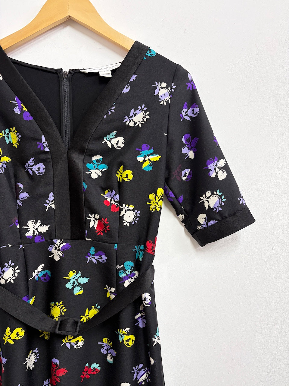 Vestido negro corto con flores - Diane Furstenberg - Talla S/M
