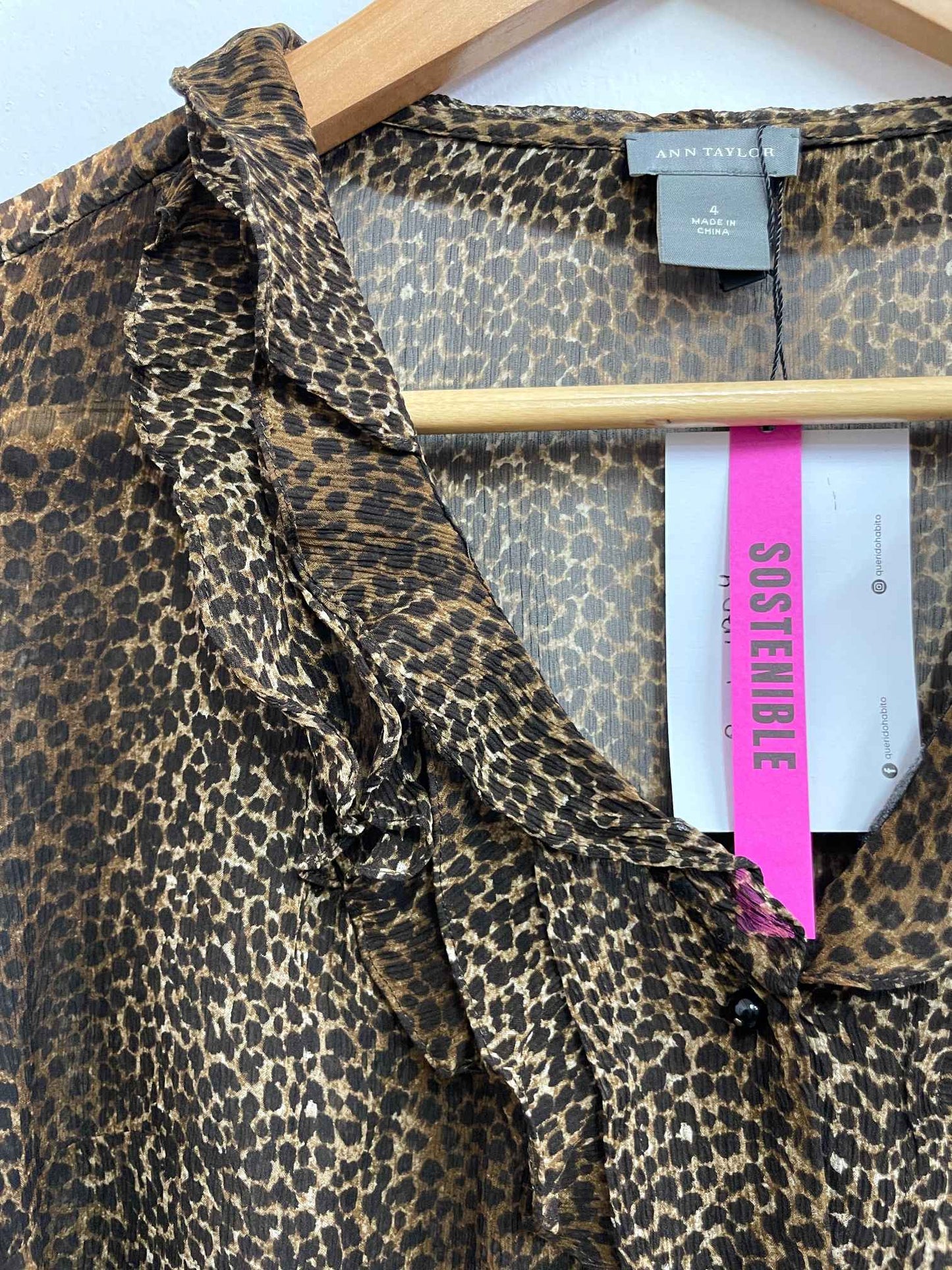 Blusa marrón animal print con bobos - Ann Taylor - Talla S