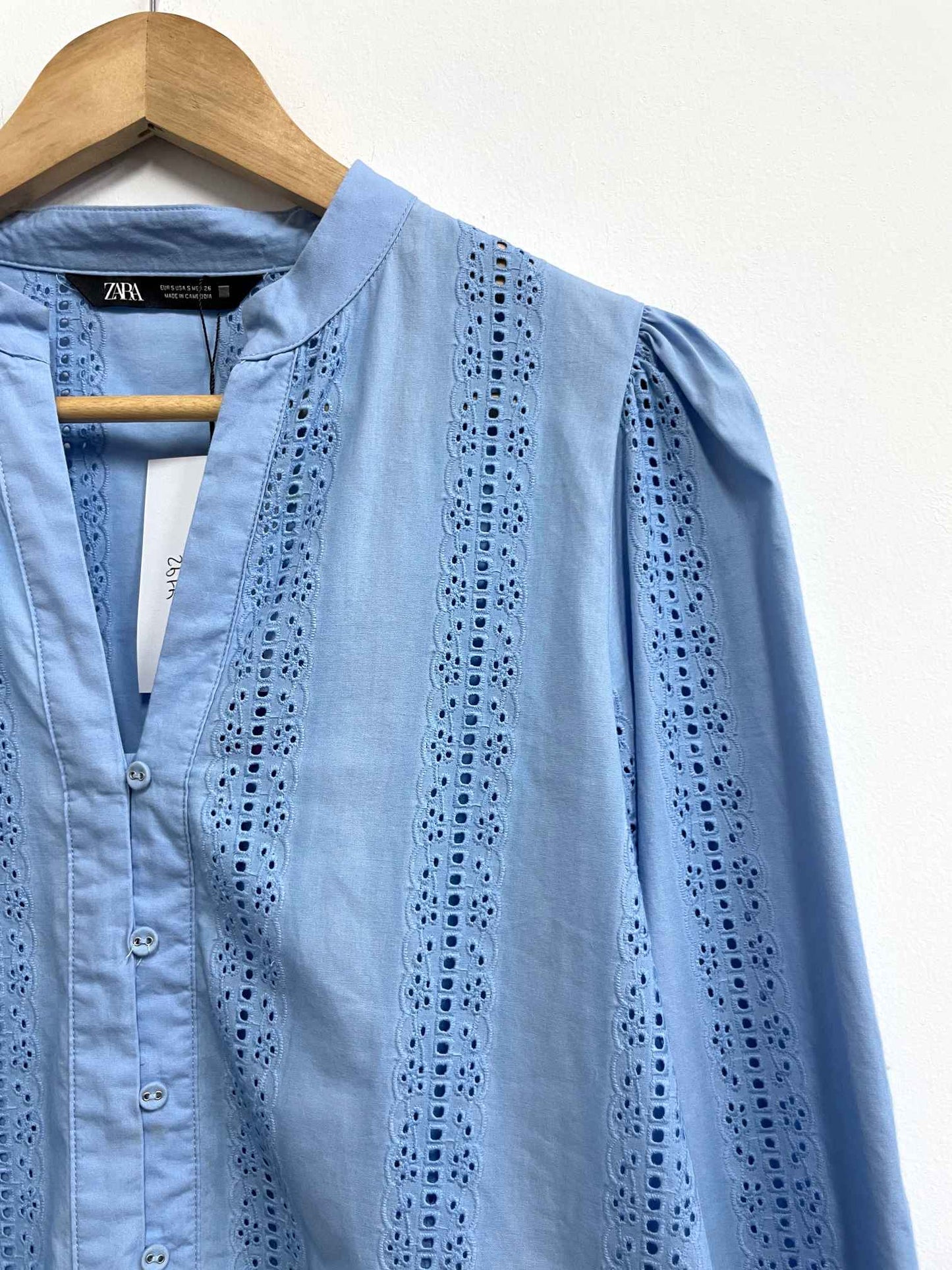 Blusa celeste bordada - Zara - Talla S