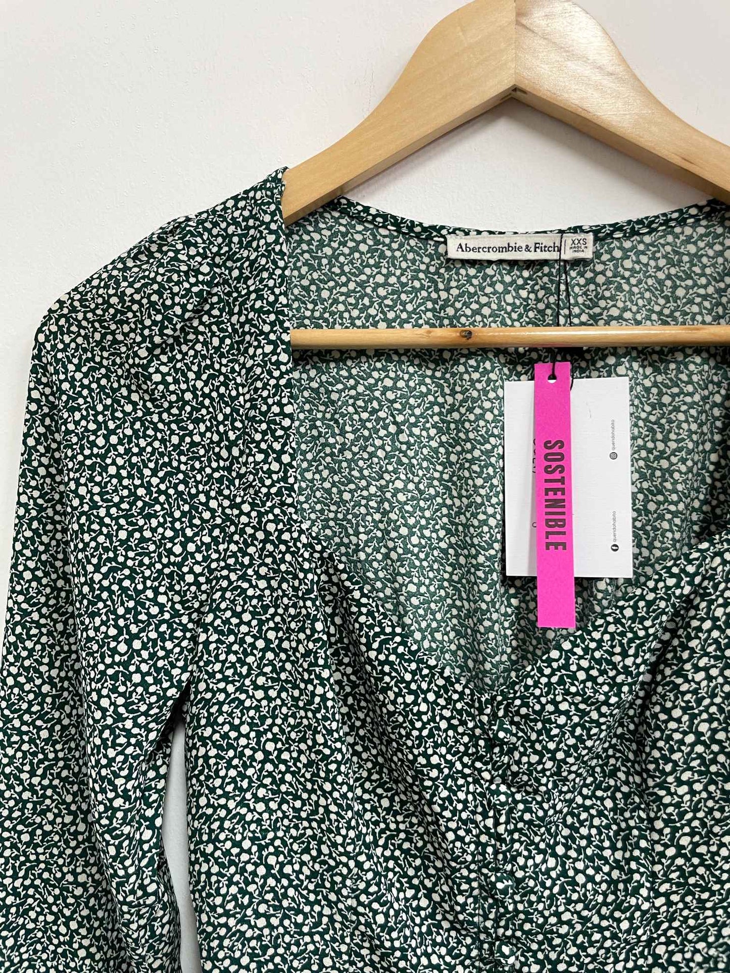 Blusa verde flores blancas - Abercrombie - Talla S