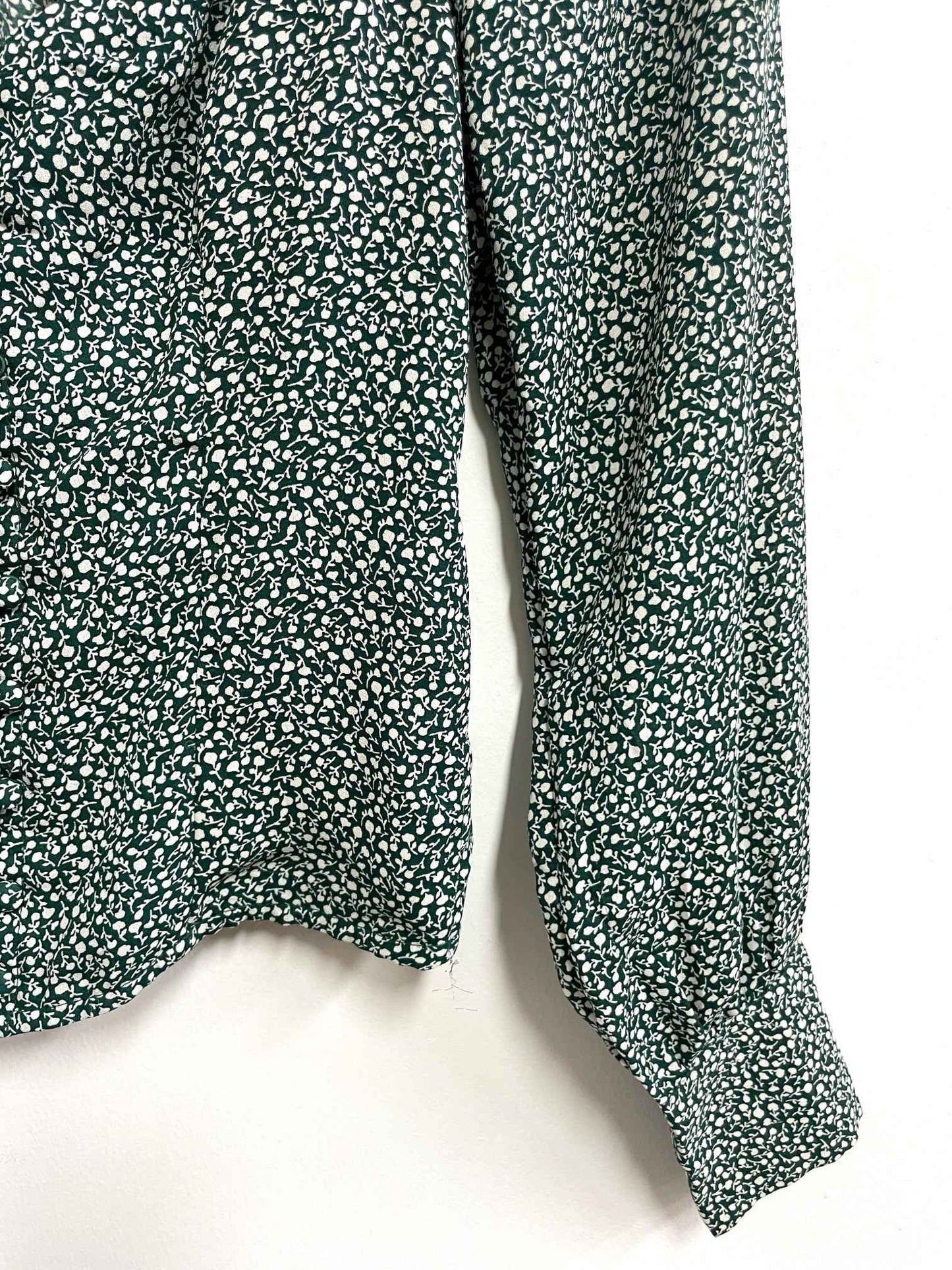 Blusa verde flores blancas - Abercrombie - Talla S
